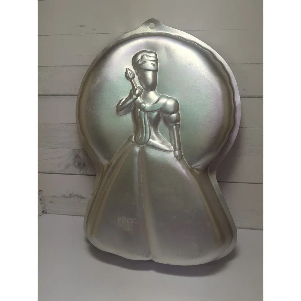 WILTON MATTEL BARBIE PRINCESS  NOVELTY SHAPE ALUMINUM CAKE PAN CINDERELLA
